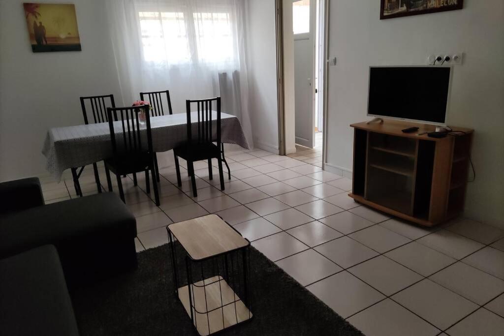 Appt En Bas De Villa, Petit Exterieur, 1 Place De Parking キュエール エクステリア 写真